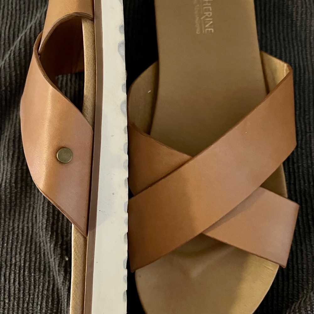 Catherine Malandrino slide - just in time for summer! Beautiful and classic.